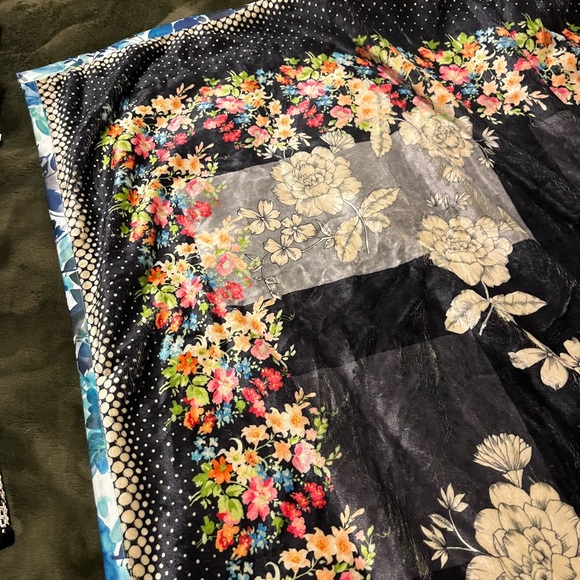 Johnny Was Black Gray Floral travel blanket - Picture 6 of 6